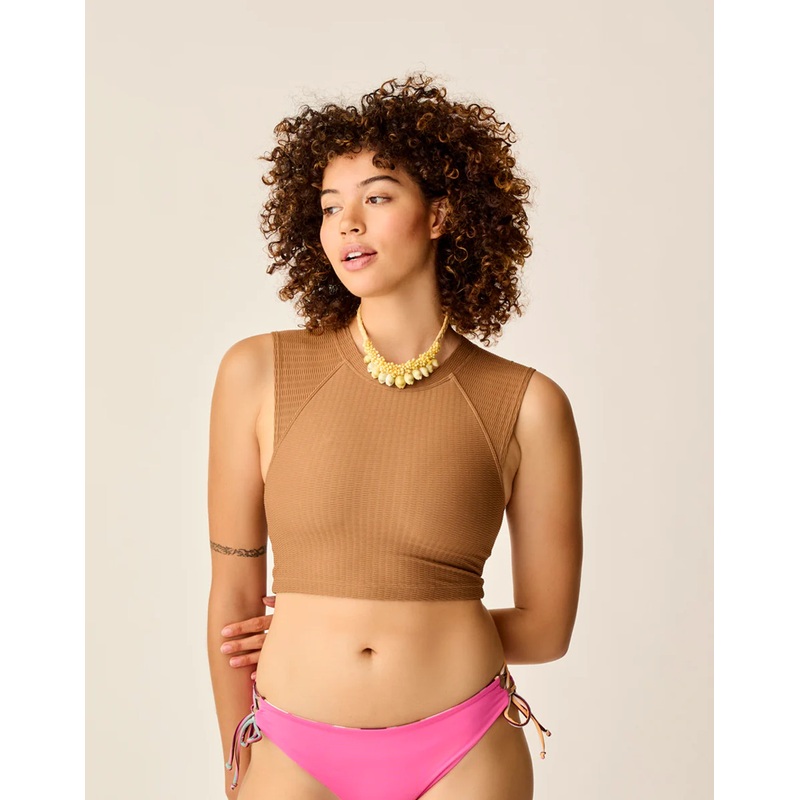 CARVE DESIGNS SHORELINE SOLID TOP – RUM TEXTURE