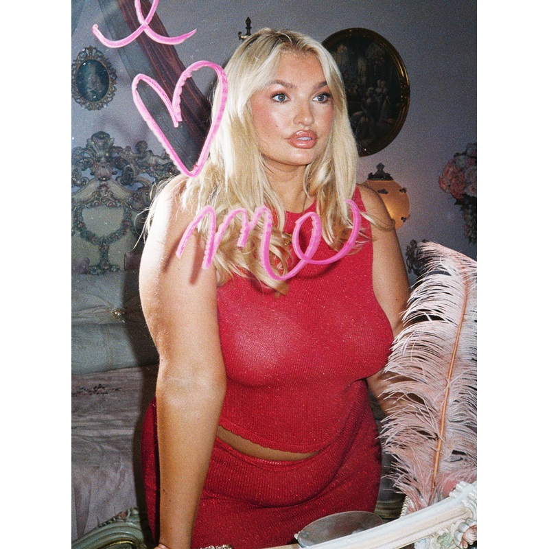 Hugs & Kisses Knit Top Red Curve