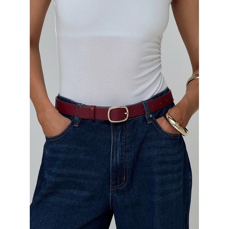 Weekend Travels Belt Dark Red