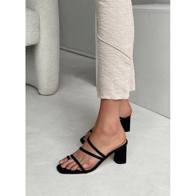 The Rhea Heels Black